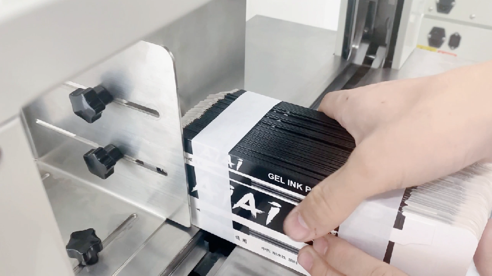 束帶機(jī)捆扎打包：彩盒