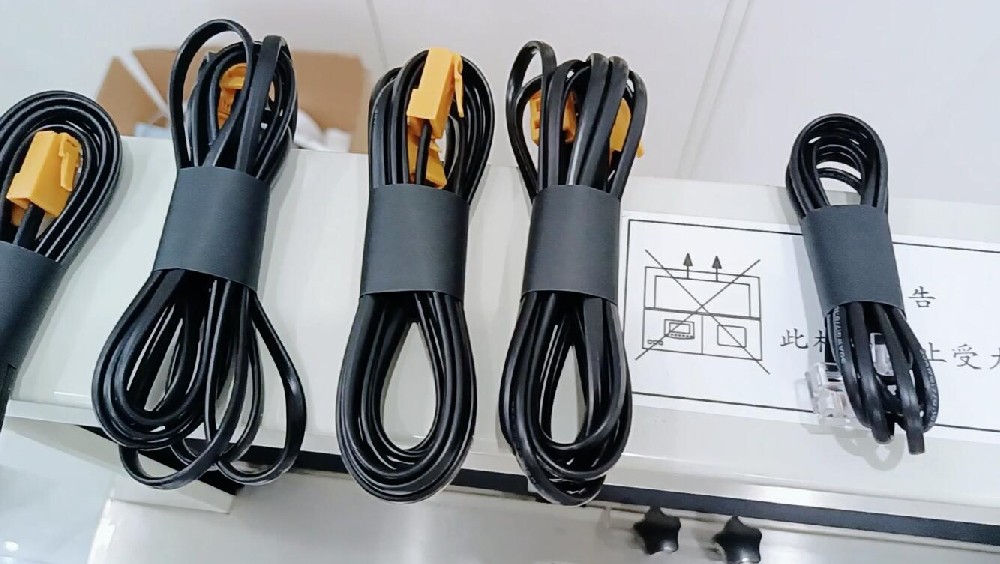束帶機(jī)捆扎打包：電話連接線